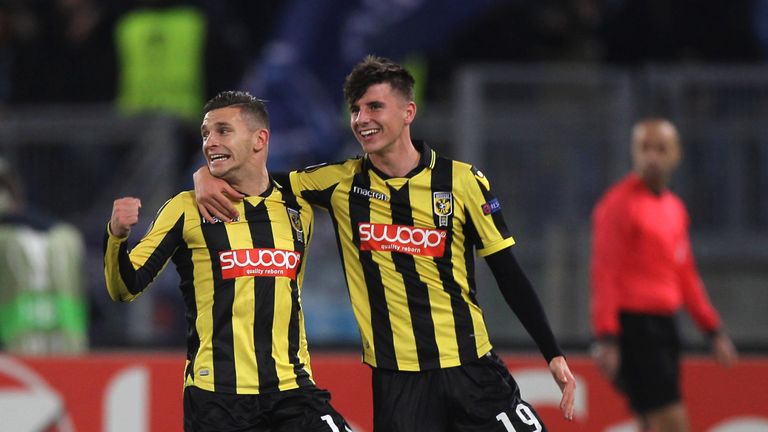 ROME, ITALY - NOVEMBER 23:  Bryan Linssen with his teammate Mason Mount (R) of Vitesse celebrates after scoring the opening goal during the UEFA Europa League group K match between SS Lazio and Vitesse at Olimpico Stadium on November 23, 2017 in Rome, Italy.  (Photo by Paolo Bruno/Getty Images)